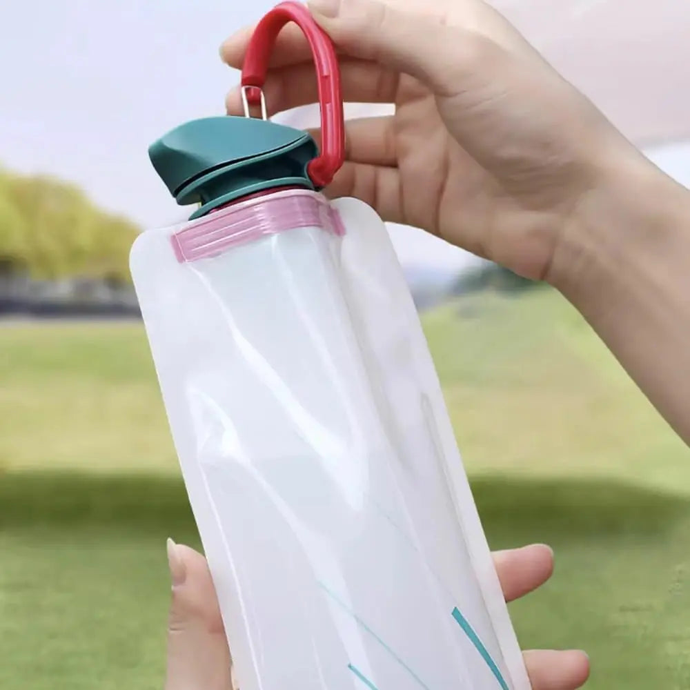 23 Oz Water Bottle，Collapsible Water Bottle,Perfect for Hydration on The Go. Suitable for Hiking and Camping. Reusable， BPA Free